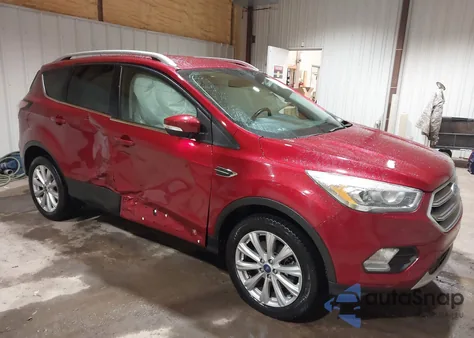 2017 Ford Escape Titanium z USA, uszkodzony, nr VIN 1FMCU9J9XHUC20359